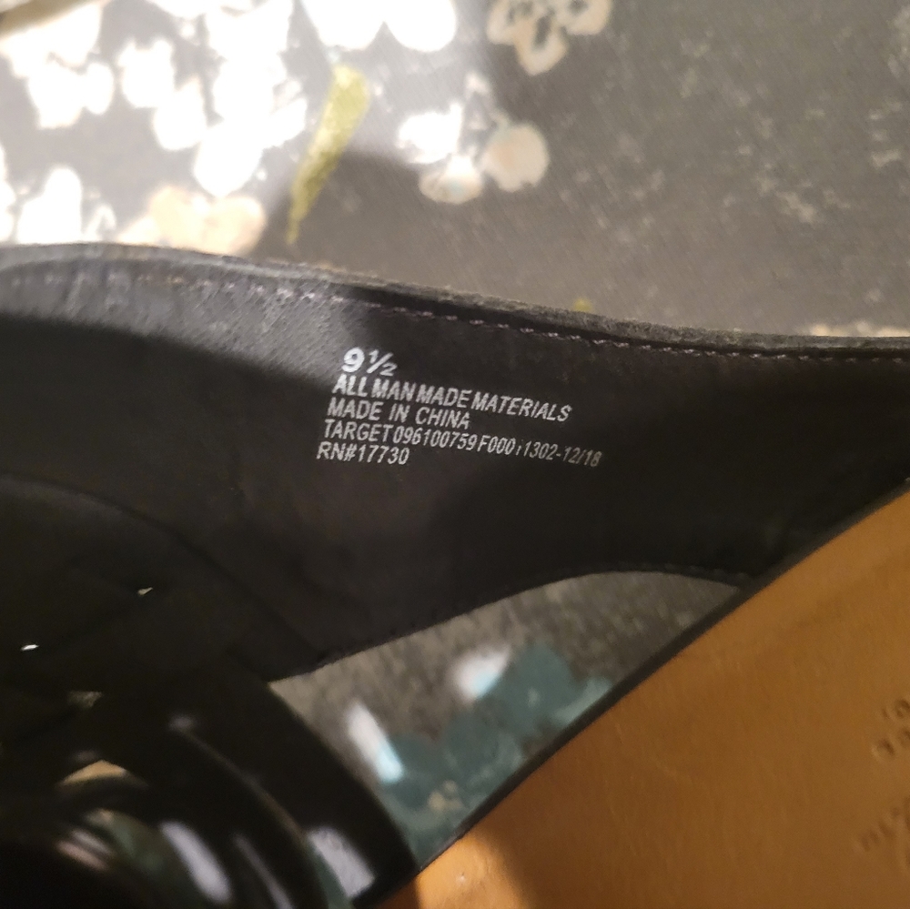 Universal Thread Gray Mules - Picture 7 of 9
